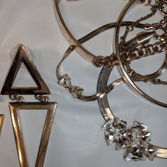 Gold bracelets and statement earrings - Picture 3 of 3